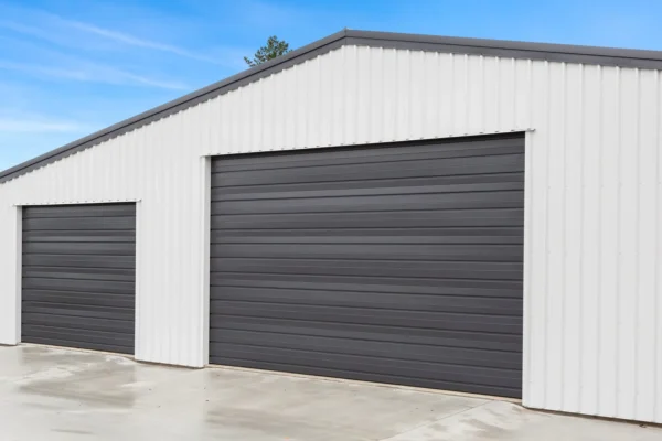 Extra large garaging, built by Cyclone Buildings, Taranaki